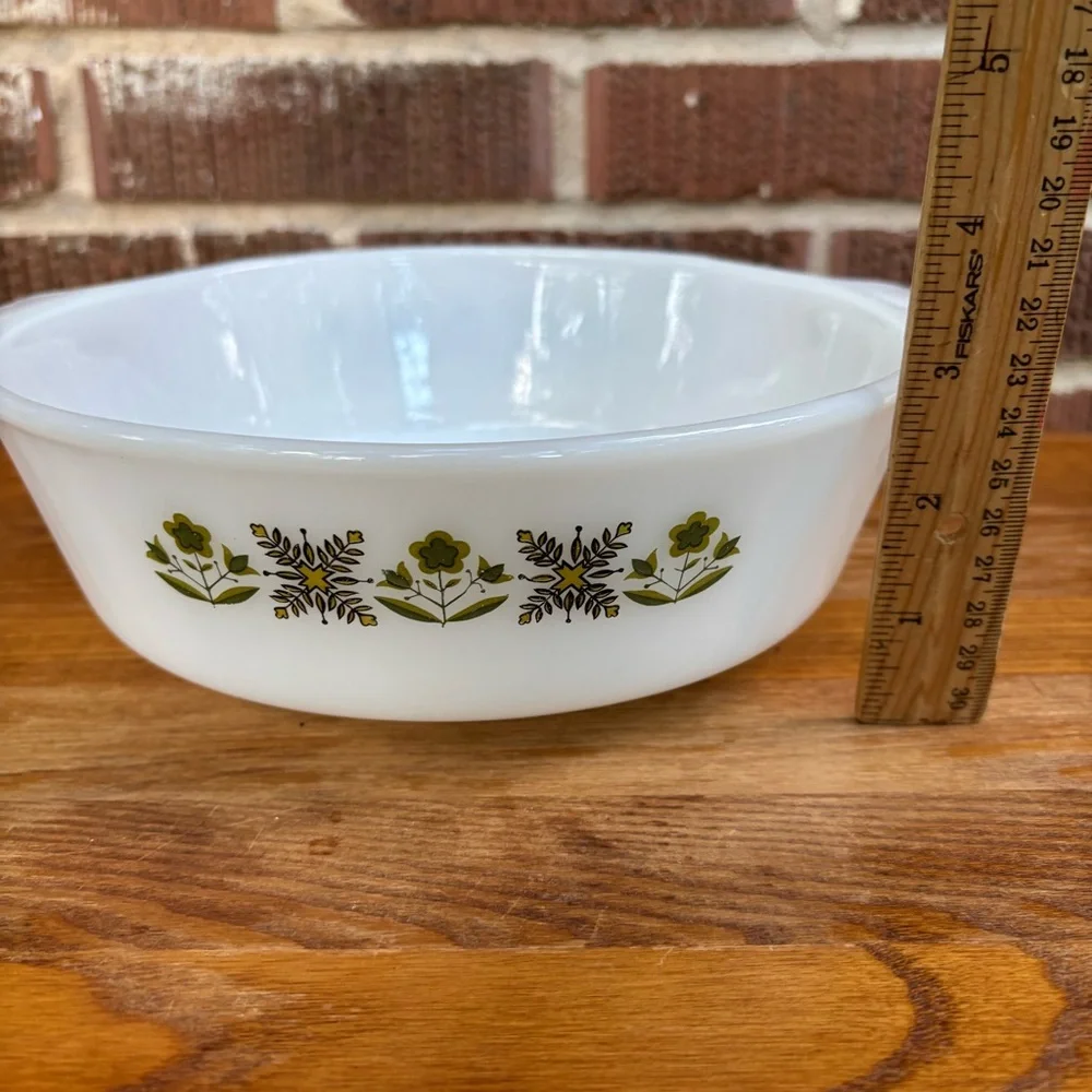 Anchor Hocking Fire King Meadow Green casserole dish 8.5 diameter Vintage